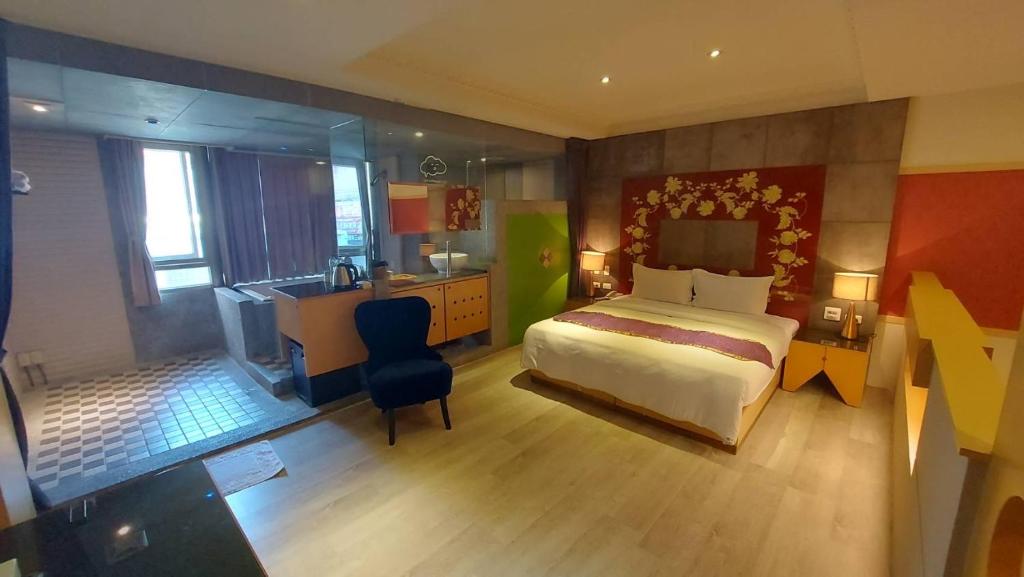 Jungle City Motel photo 2