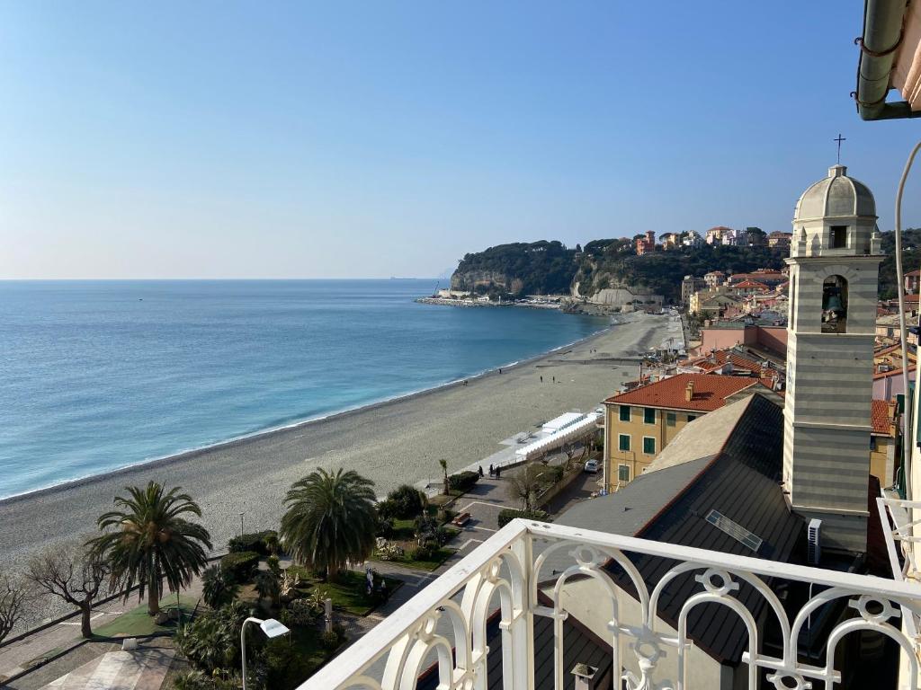 Attico Fronte Mare nel Borgo di Celle Ligure