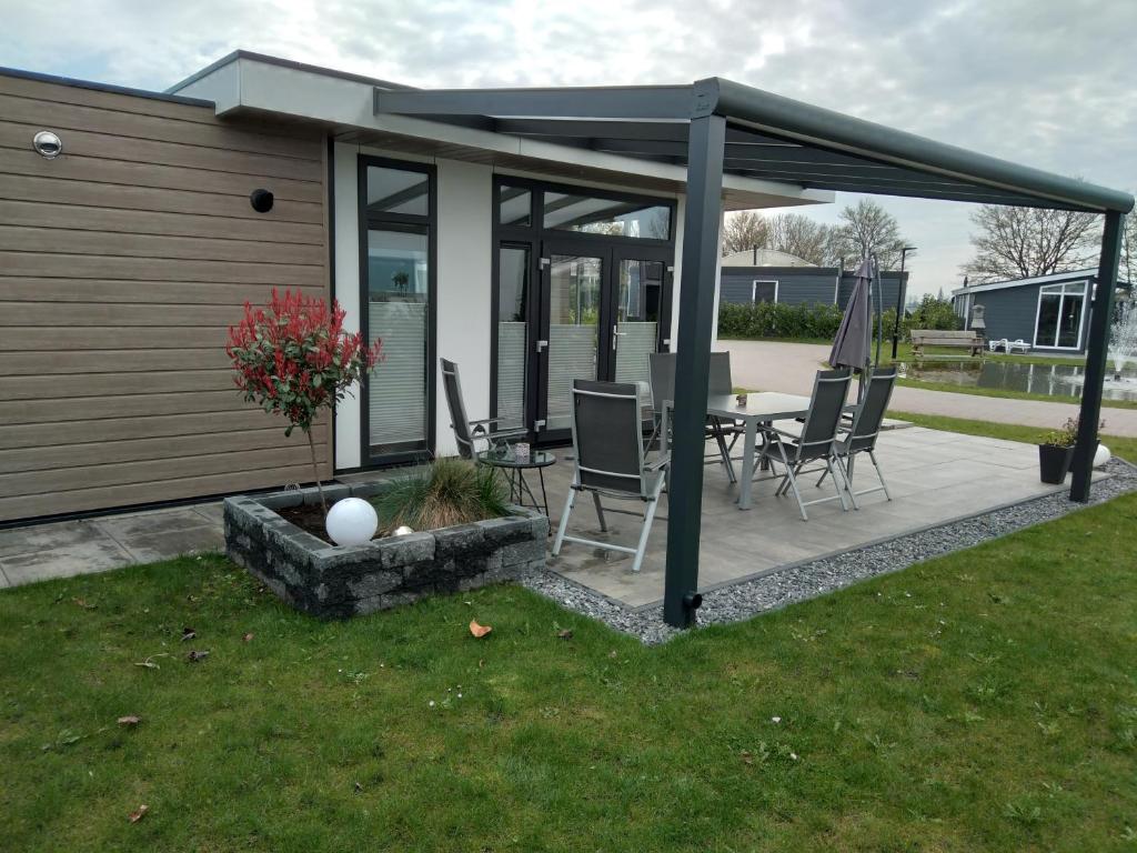 Ferienhaus / Chalet / Bungalow am See, Holland, Niederlande, Lathum photo 4