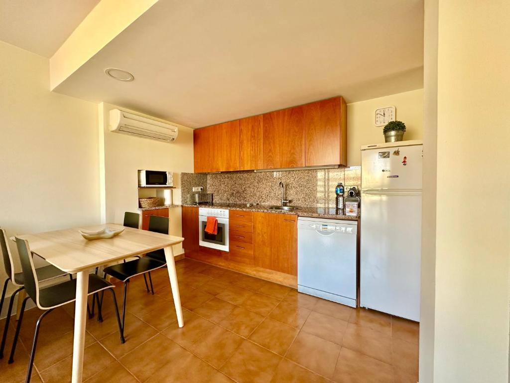 NEW! Apartamento con piscina y balcón a 2 minutos de la playa. WI-FI photo 4