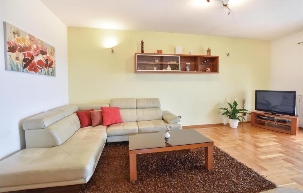 Nice Home In Seget Donji With 11 Bedrooms, Wifi And Outdoor Swimming Pool photo 1