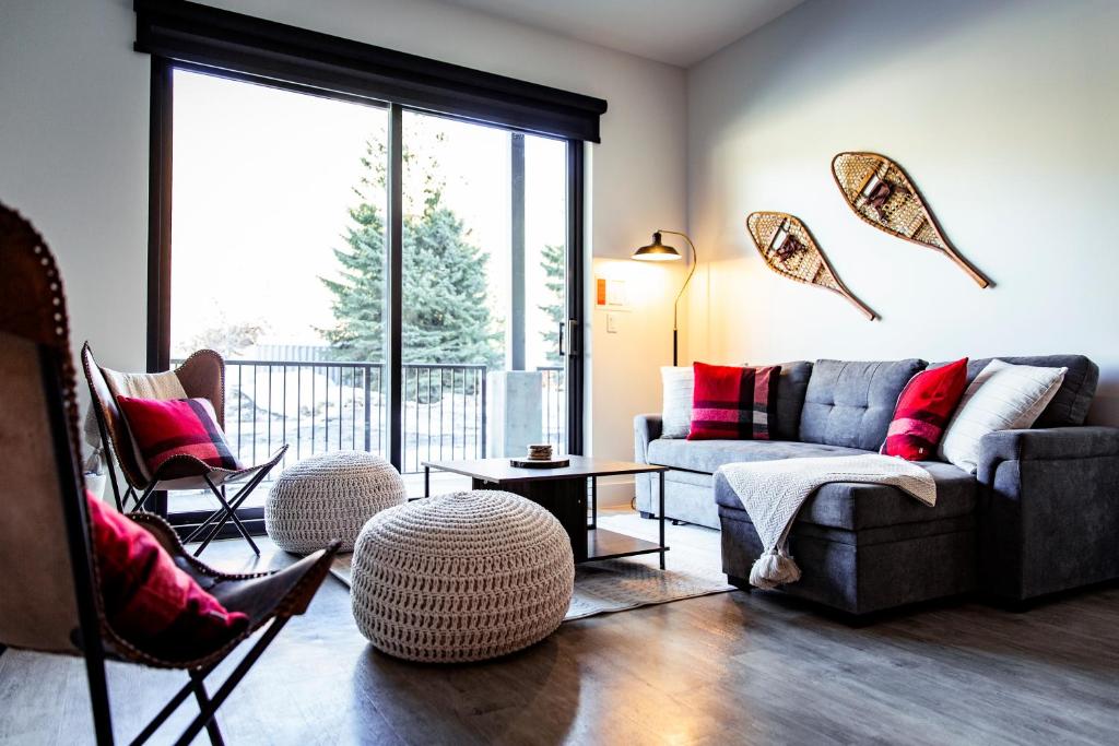Monashee Sunshine - Condo with Private Hot Tub