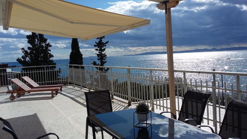 Waterfront Penthouse photo 2