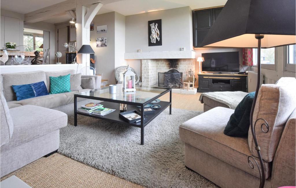 Stunning Apartment In Tourgville With Wifi And 2 Bedrooms photo 4