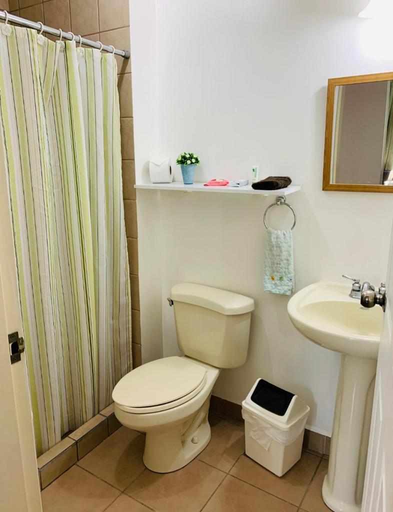 Beautiful Apartment w/ Balcony Family Friendly photo 3