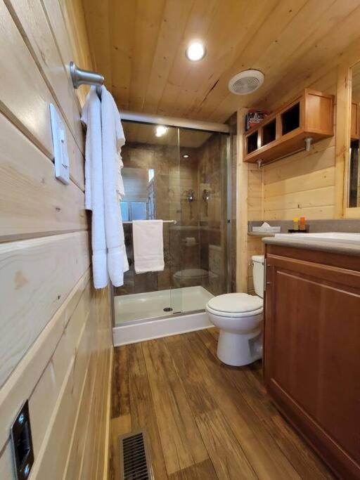 036 Tiny Home nr Grand Canyon South Rim Sleeps 8 - Full Kitchen - Tap to explore photos
