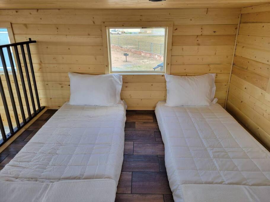 037 Tiny Home nr Grand Canyon South Rim Sleeps 8 - Tap to explore photos