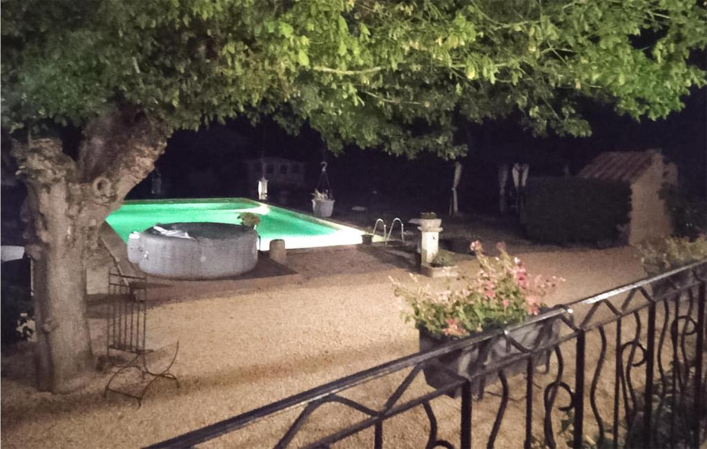 Amazing Apartment In Mornas With Outdoor Swimming Pool, Wifi And 1 Bedrooms photo 3