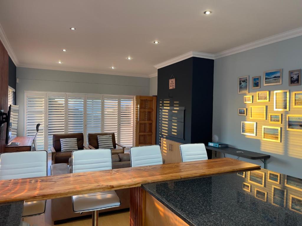 123Vyfer on Whale Trail - fully equipped photo 4
