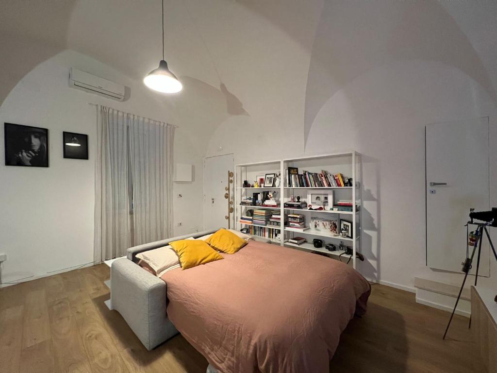 La finestra su Chiaia, Naples