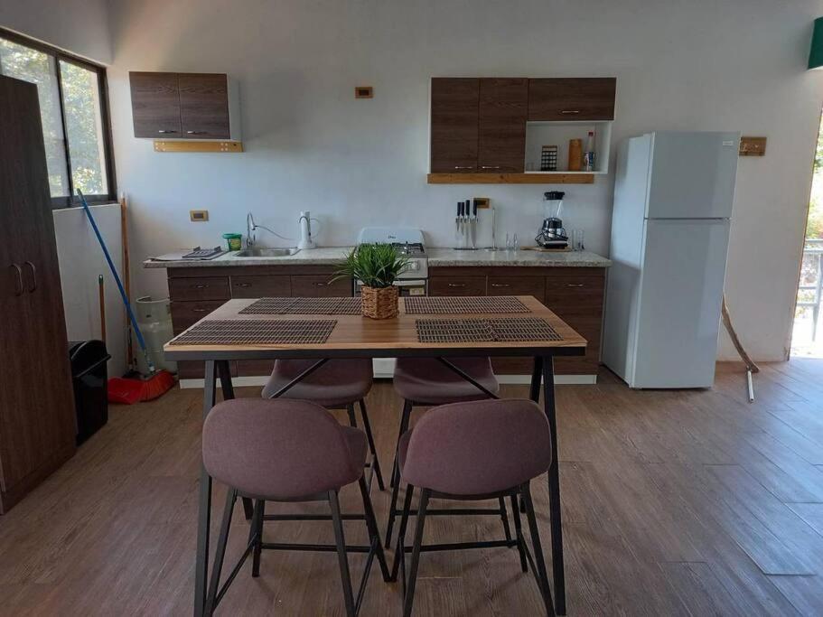 Beautiful tranquil apt w/great view and location photo 3