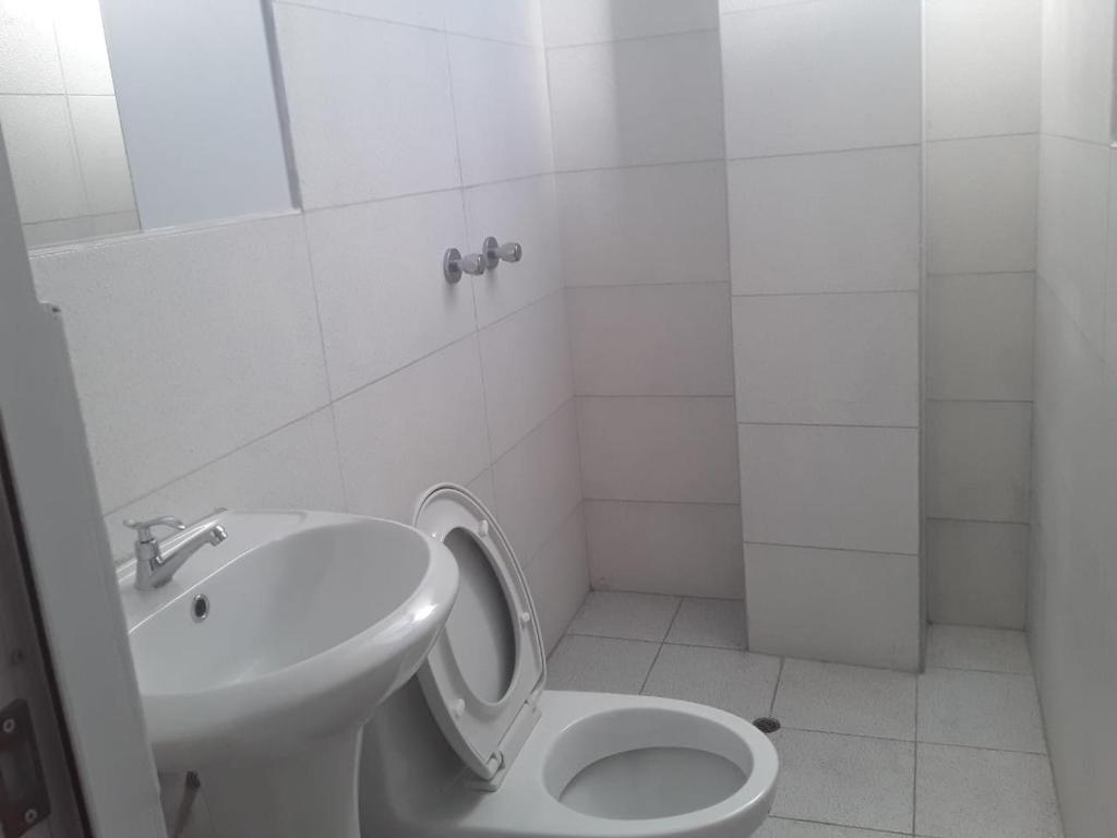 Roma Hostal photo 2