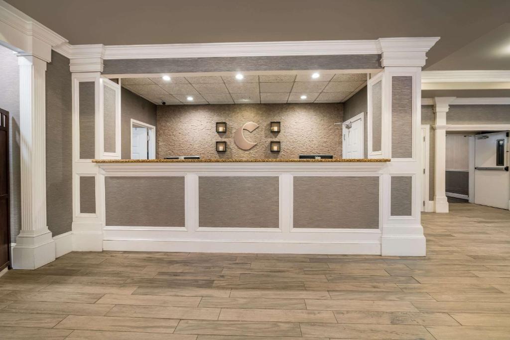 Comfort Inn & Suites Plattsburgh - Morrisonville image