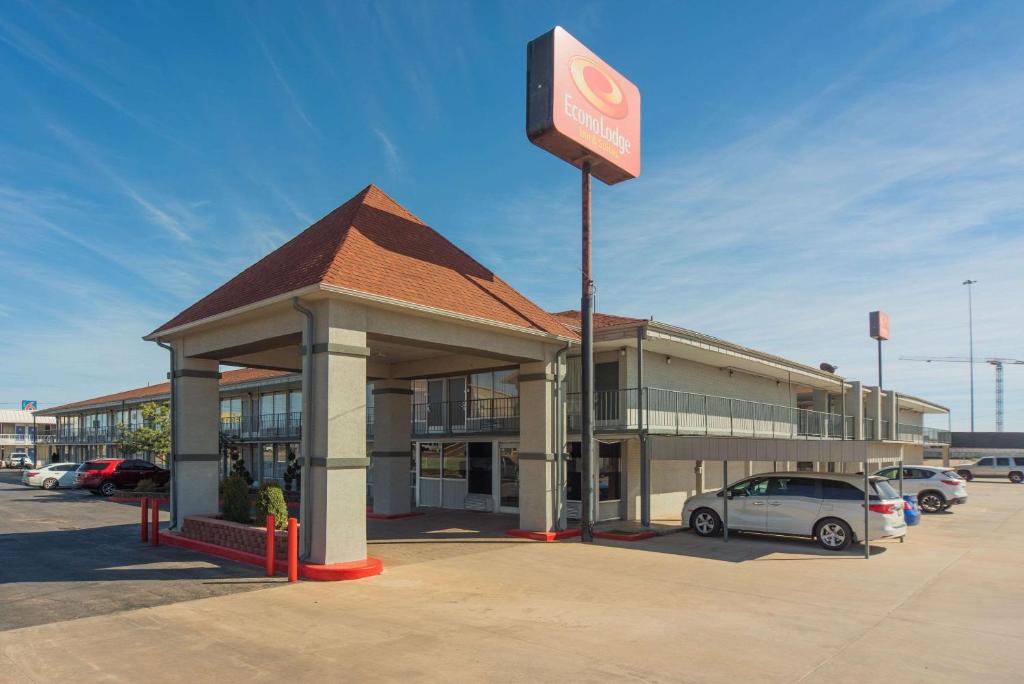 Econo Lodge Inn & Suites Near Bricktown photo 2