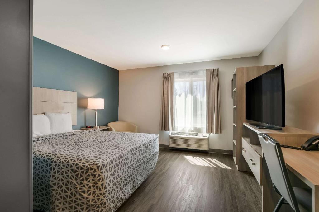 WoodSpring Suites Knoxville - Cedar Bluff image