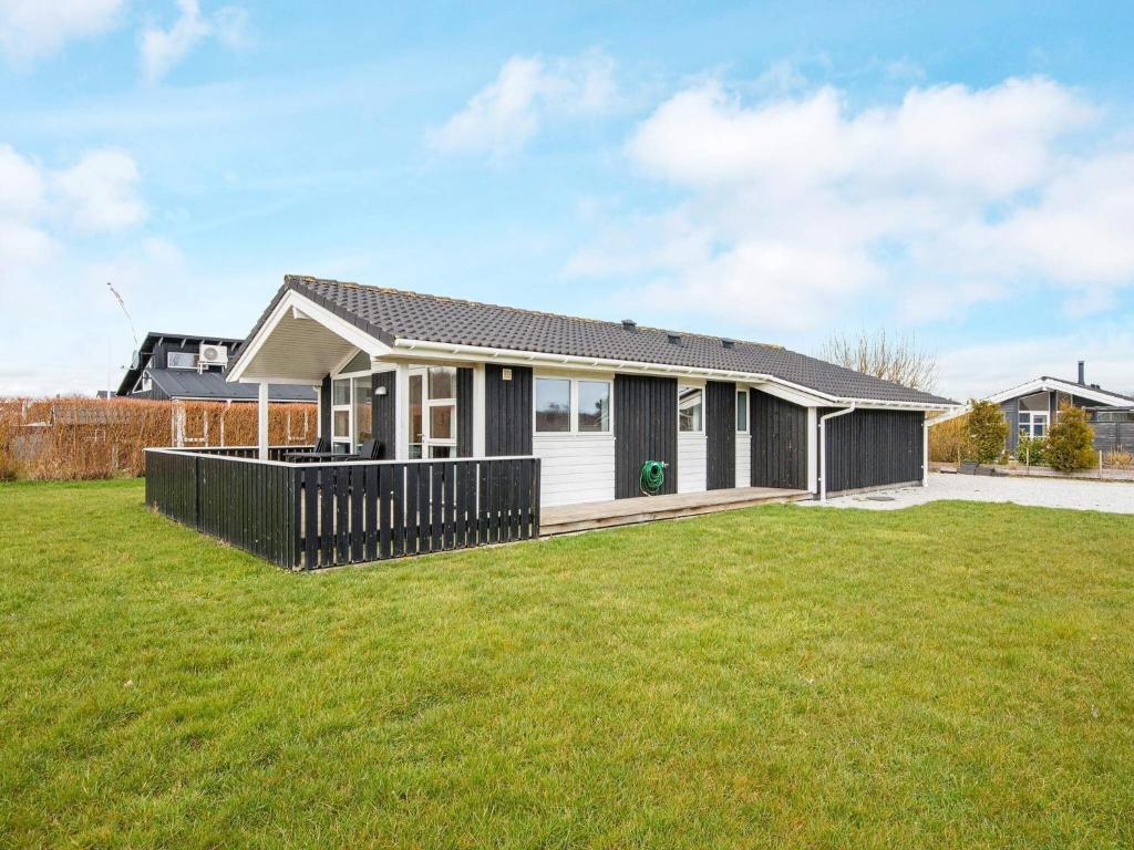 Three-Bedroom Holiday home in Juelsminde 18 photo 1