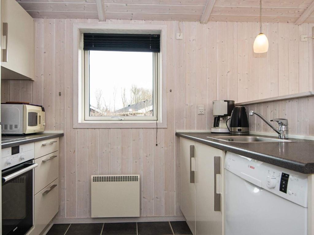 Three-Bedroom Holiday home in Juelsminde 18 photo 3