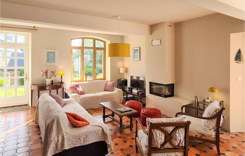 Beautiful Home In Perros-guirrec With 4 Bedrooms And Wifi photo 1
