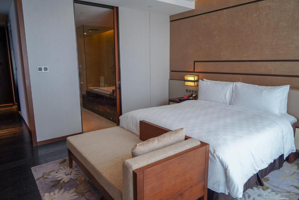HUALUXE Hotels & Resorts Nanchang High-Tech Zone, an IHG Hotel photo 1