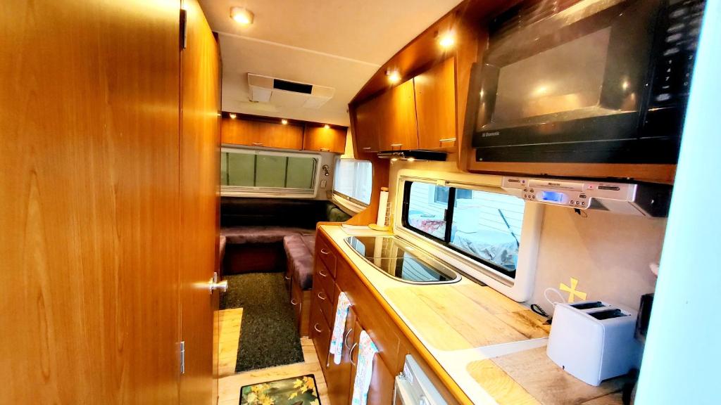 Que Camper Ct Full Bath image