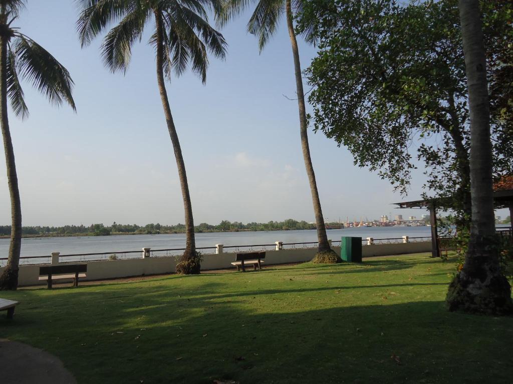 Riverside Serviced Apartments