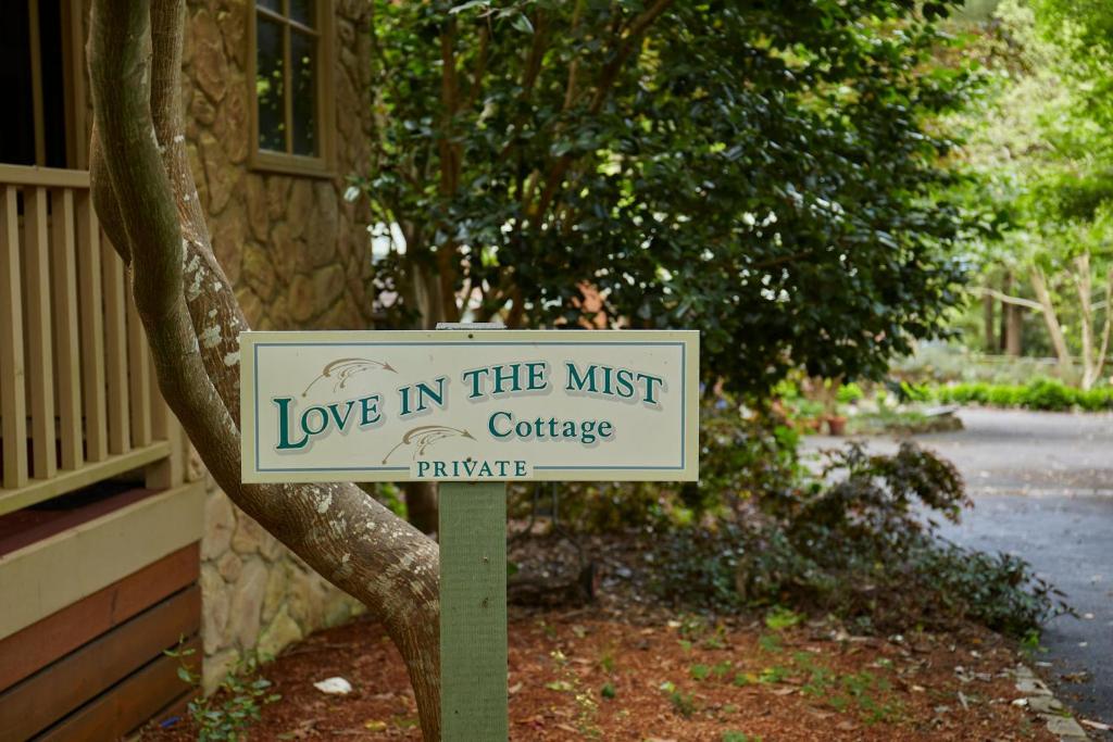 Fernhem Cottages- Love in the Mist photo 1