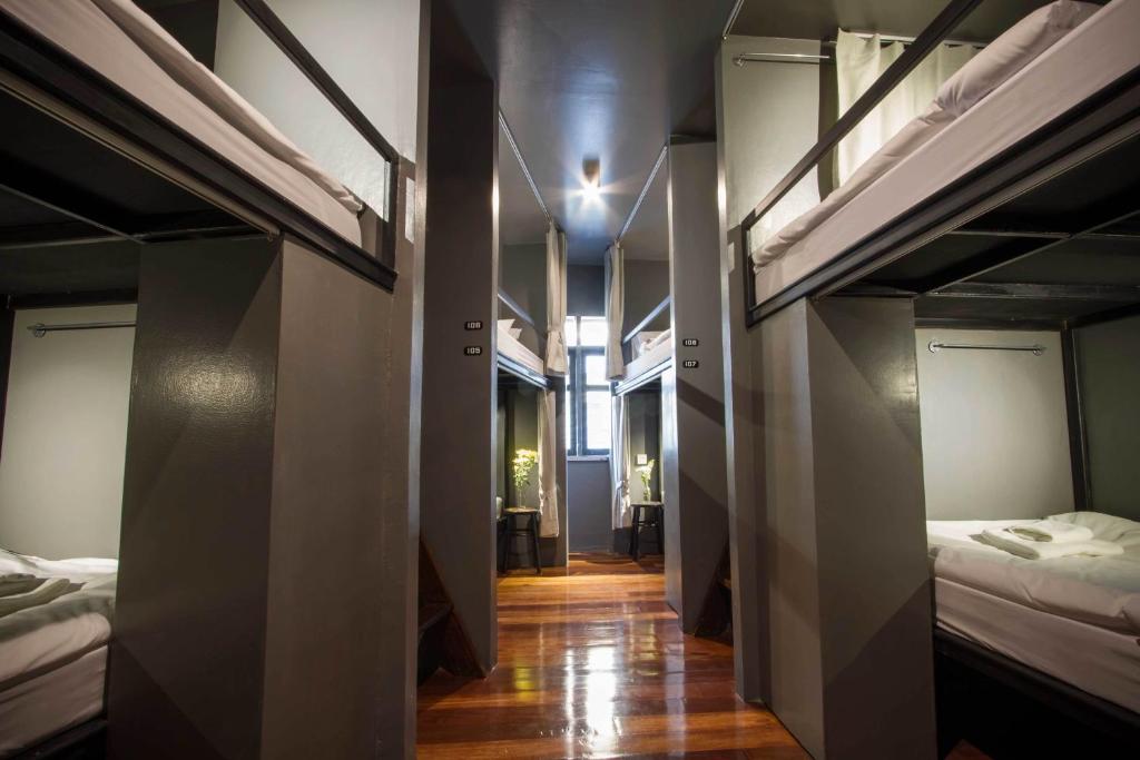 Номер (Кровать в общем 8-местном номере для мужчин и женщин), Here Hostel Bangkok