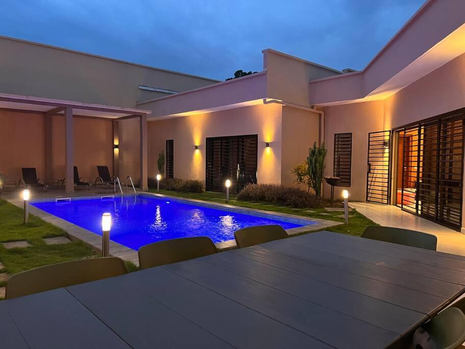 Villa 4 Chambres avec piscine sur Kribi photo 3