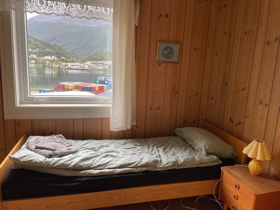 Stor enebolig i Svelgen sentrum med sjøutsikt! photo 1