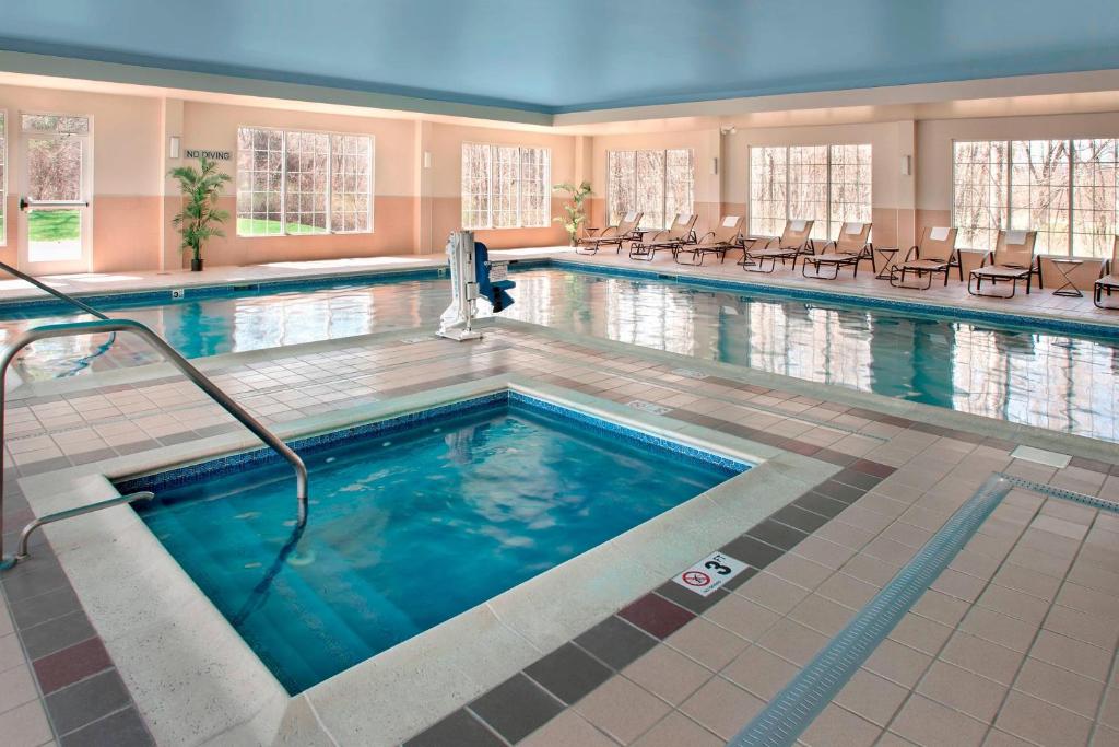 Fairfield Inn & Suites by Marriott Great Barrington Lenox/Berkshires image