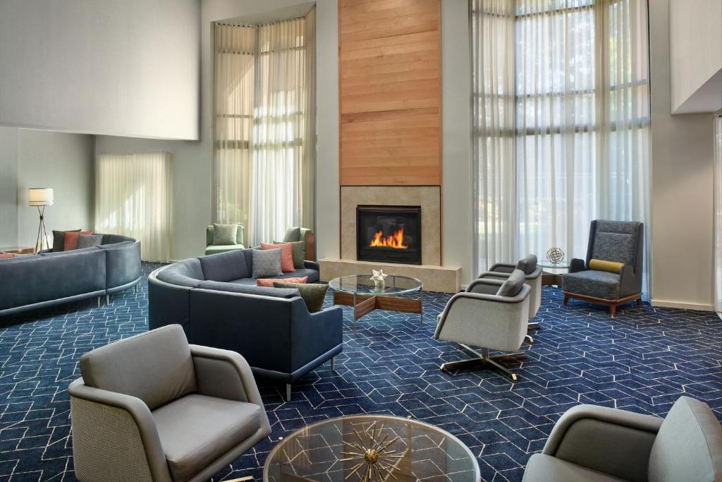 Courtyard by Marriott Atlanta Alpharetta image
