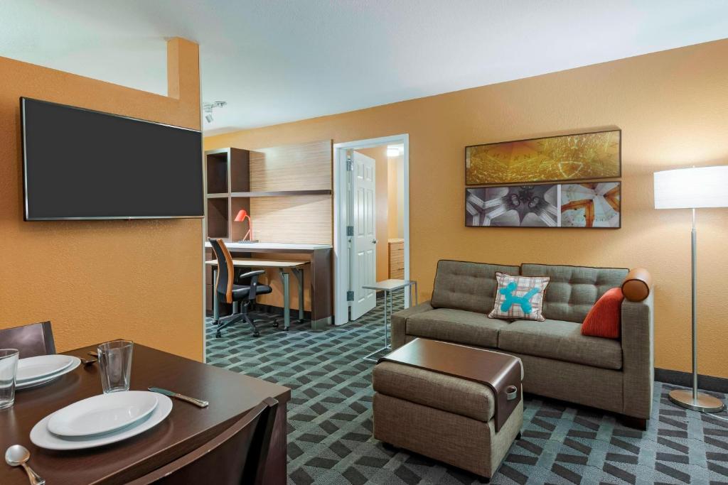 TownePlace Suites by Marriott Savannah Midtown image