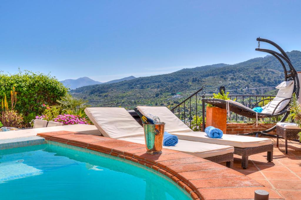 Monda Heights close to Marbella - Tap to explore photos