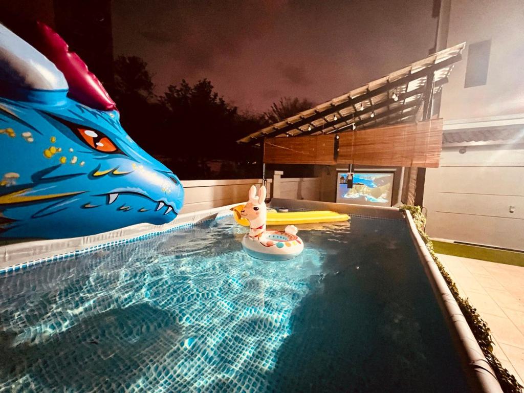 Cozy Pool Villa with KTV + Outdoor Cinema + JACUZZI !! - Just 2 mins from Beach ! photo 2