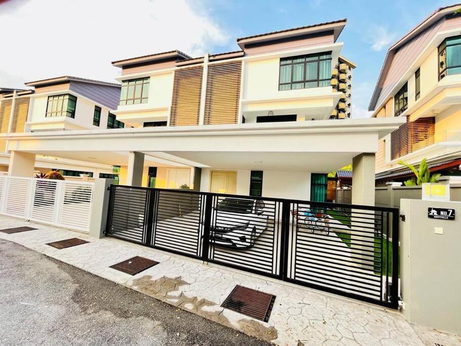 Cozy Pool Villa with KTV + Outdoor Cinema + JACUZZI !! - Just 2 mins from Beach ! photo 1