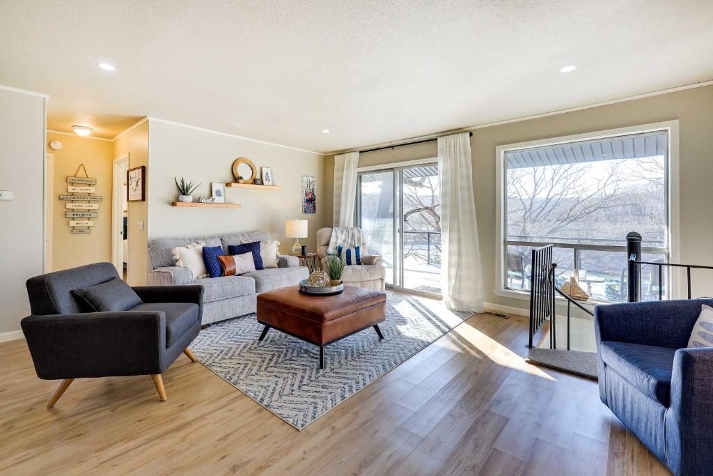 Lakefront Oklahoma Abode - Deck, Fire Pit and Grill photo 3