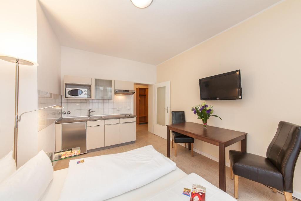Студио (Номер-студио «Комфорт» (для 4 взрослых)), Novum Hotel Flora Düsseldorf