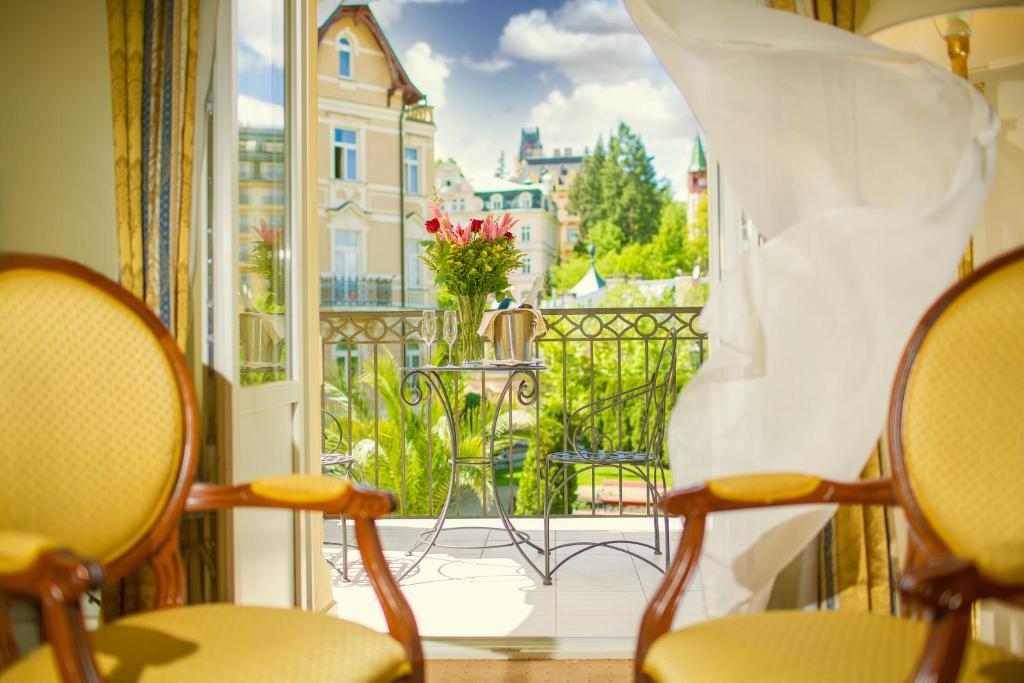 Сьюит (Полулюкс), Savoy Westend Hotel