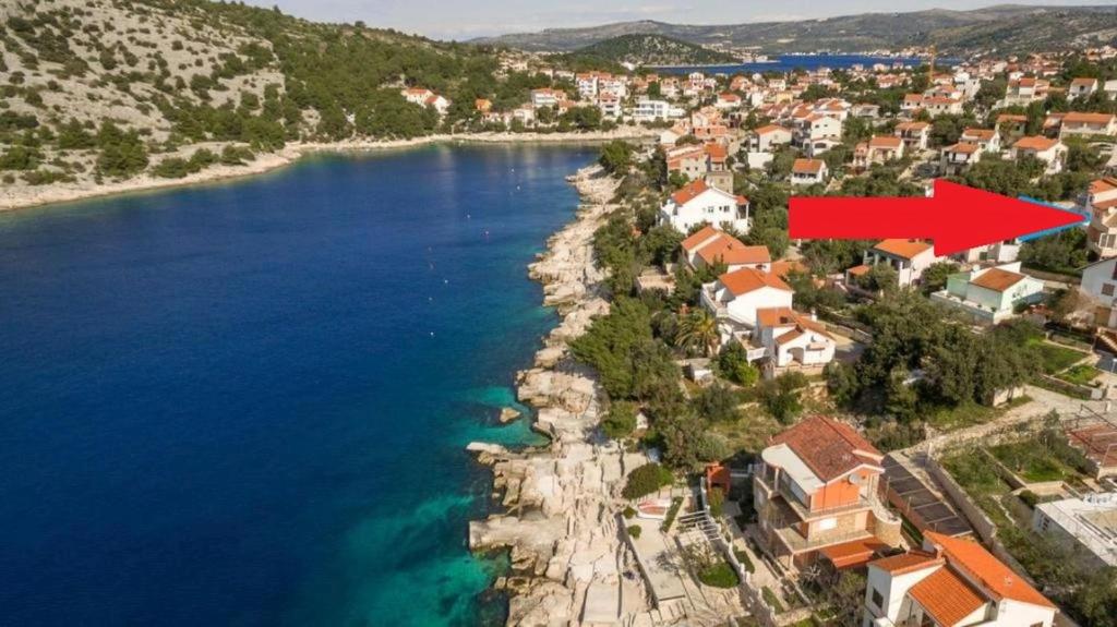 Vacation house with heated swimming pool 70 meters from the beach-Bobanac photo 4