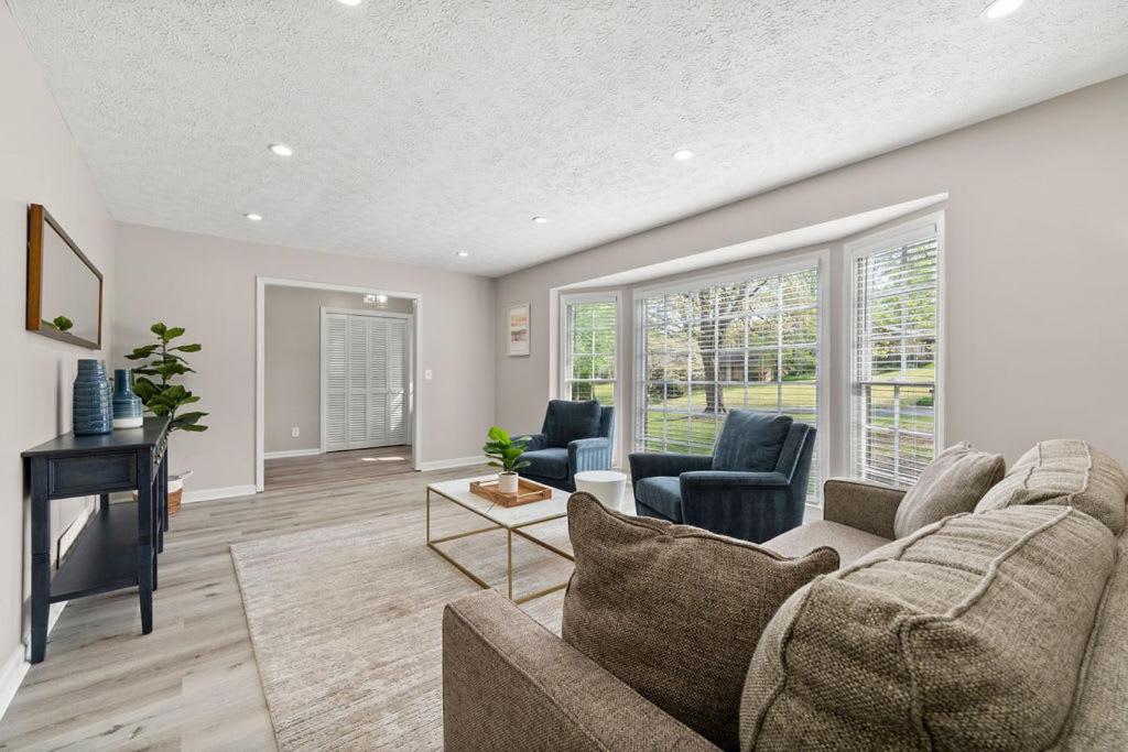 Beautiful Newly-Renovated Home in Indian Hills