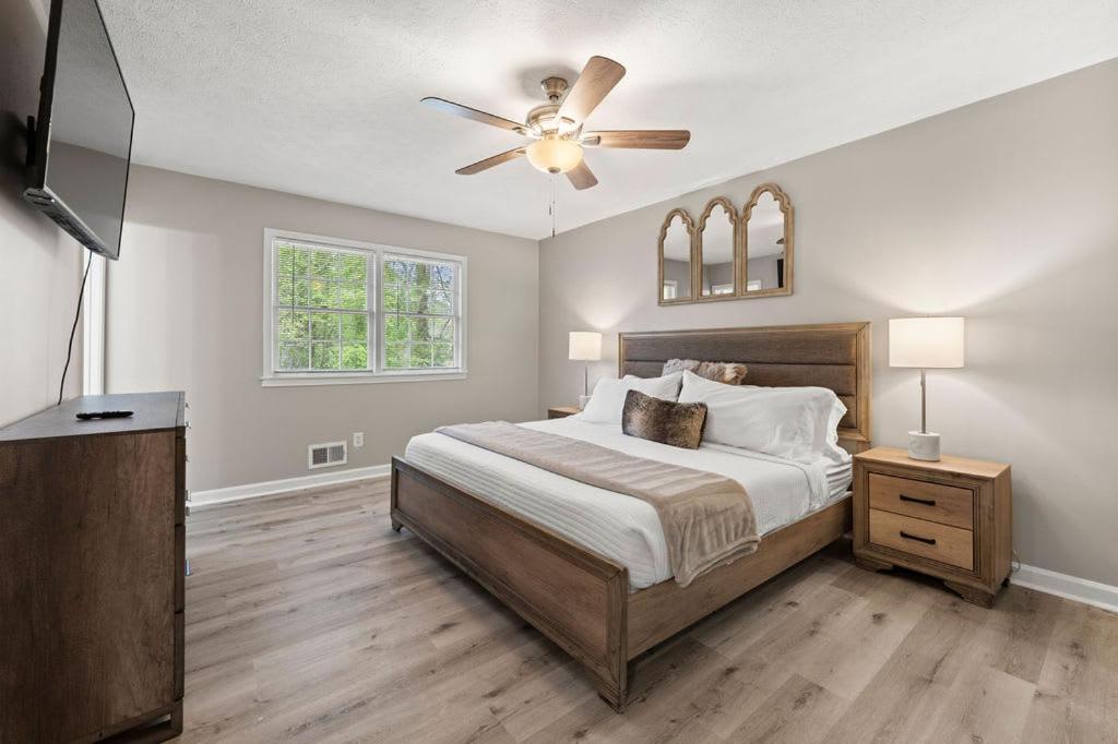 Beautiful Newly-Renovated Home in Indian Hills photo 2