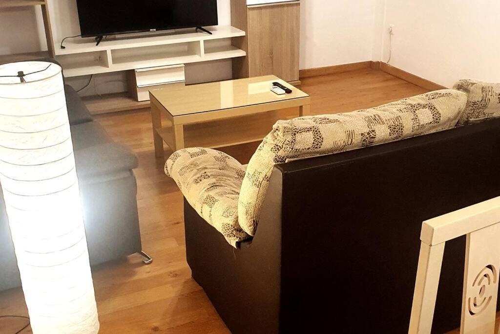4F, Aire Acondic, 80m2, 2 dormitorios, 4 huéspedes, WIFI GRATIS photo 2