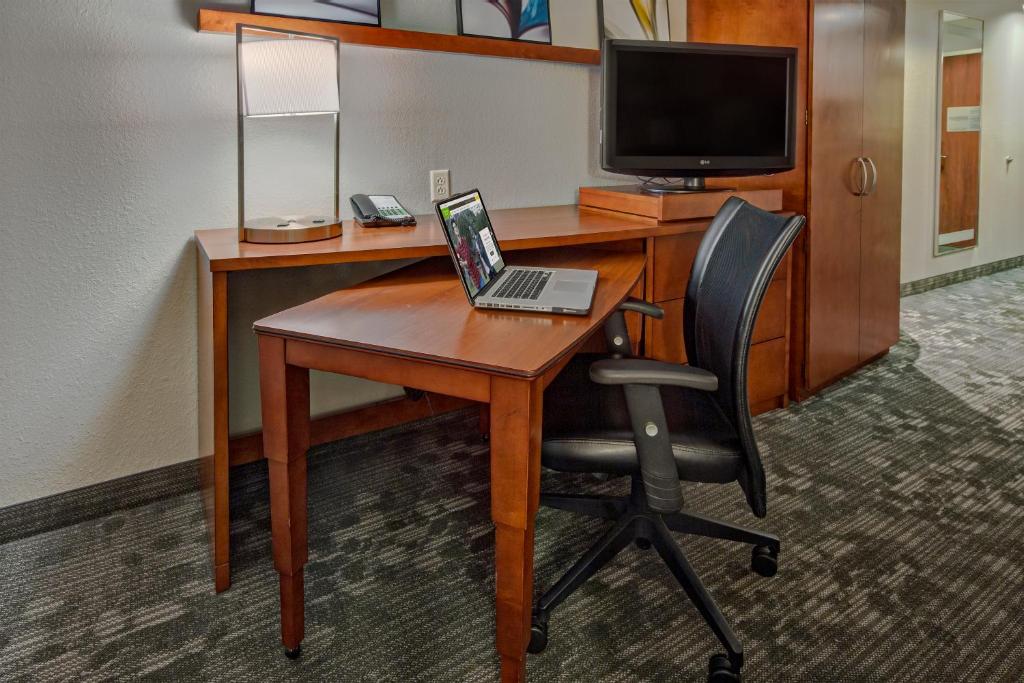 Courtyard by Marriott Norfolk Downtown photo 2