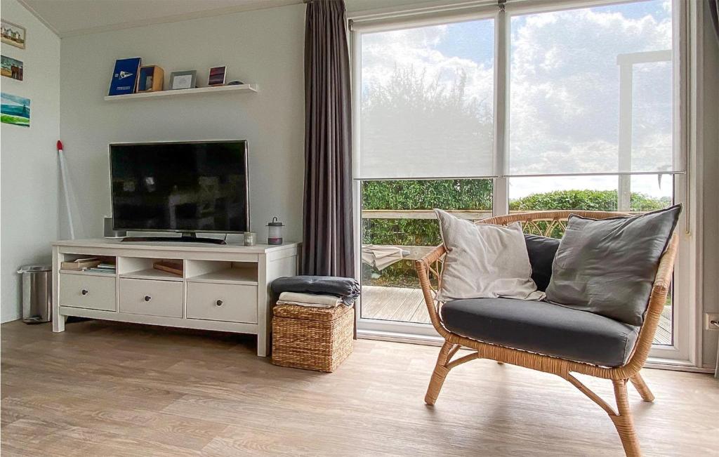 Awesome Home In Lauwersoog With Wifi And 2 Bedrooms photo 2