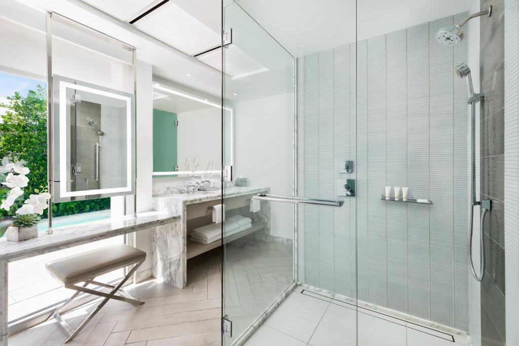 H2O Suites- Adults Only photo 2