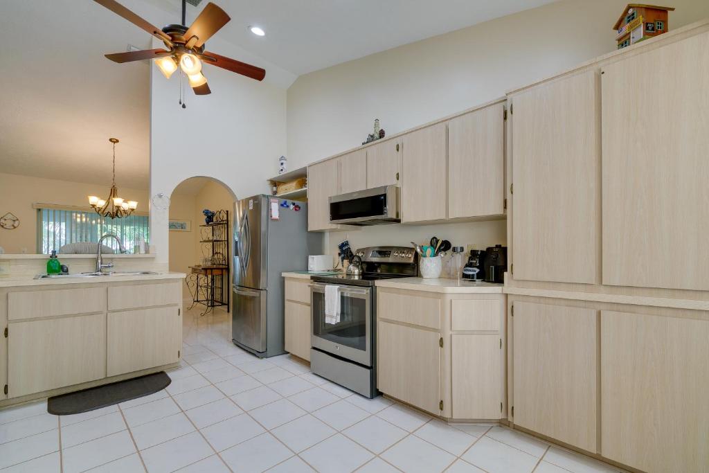 Crystal River Vacation Rental on Canal! photo 4