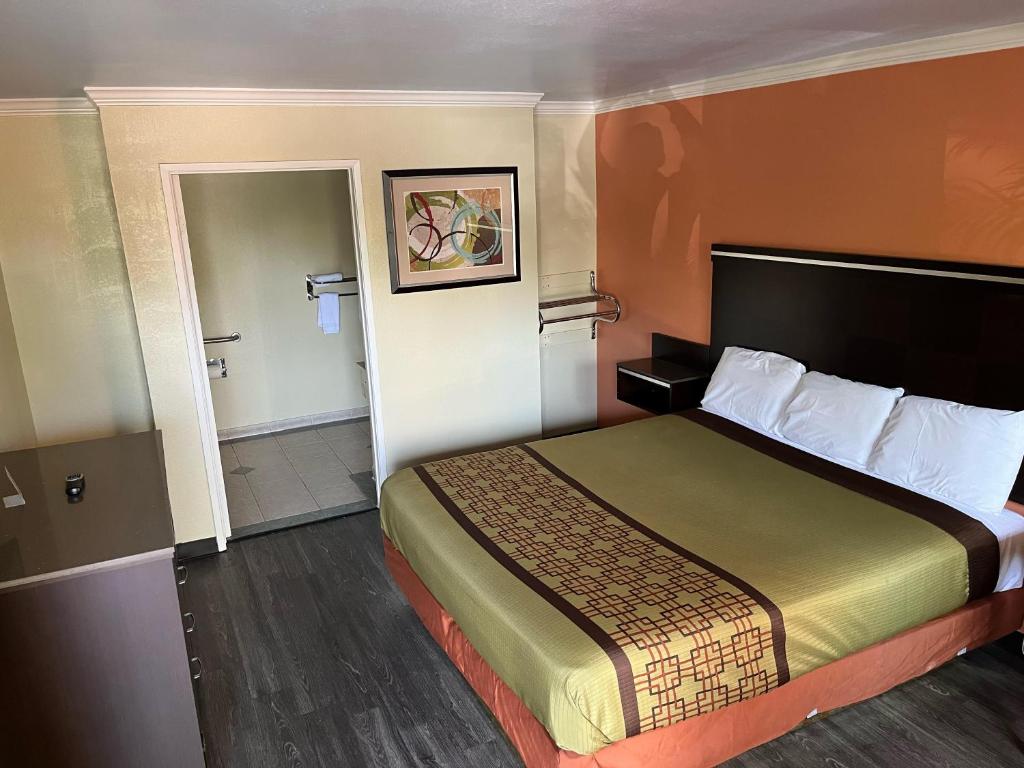 Rivera Inn & Suites Motel Pico Rivera image