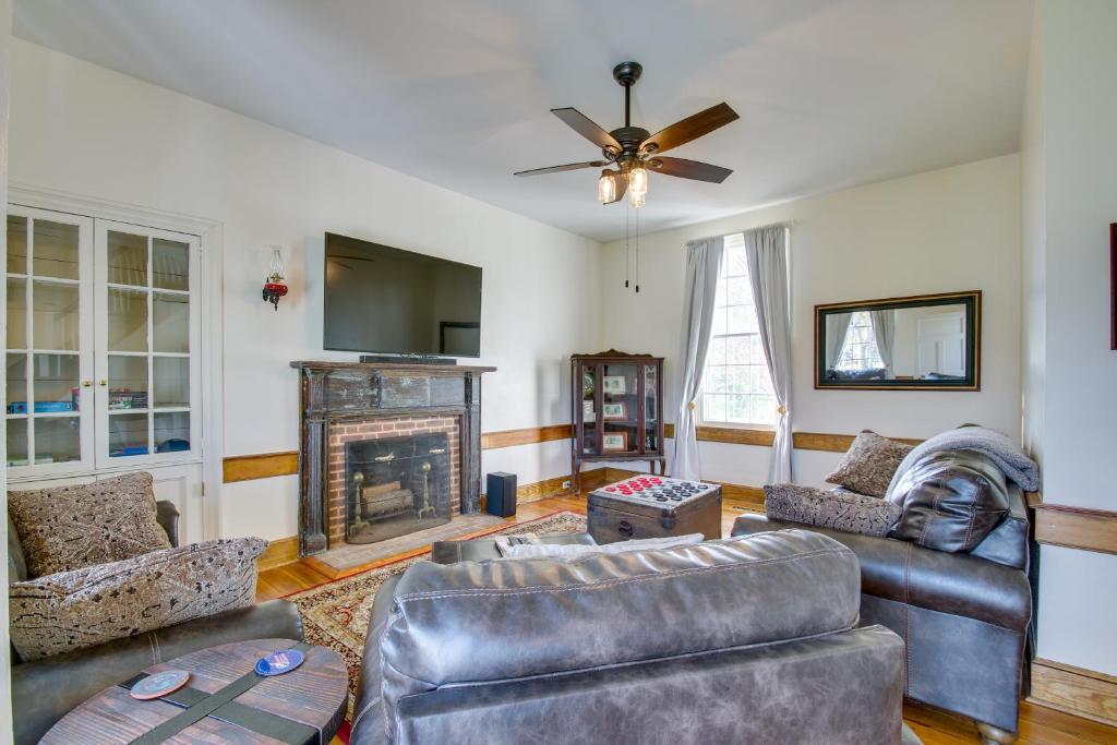 Idyllic Appomattox Home with Porch and Rocking Chairs! photo 2