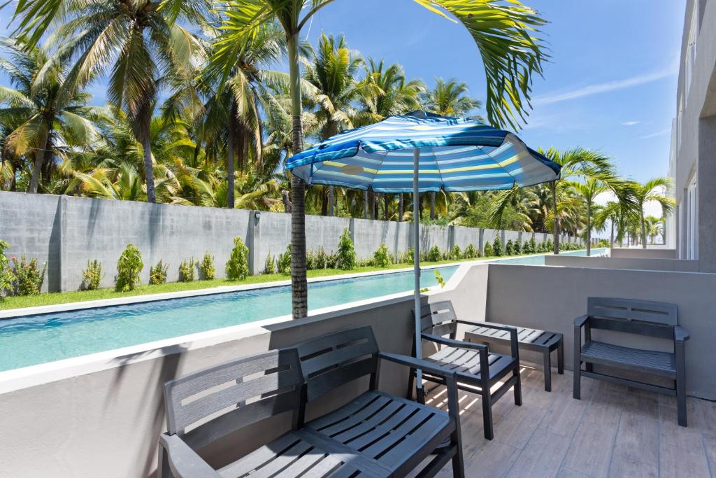 Beach front Blue Summer Apartment Costa Del Sol photo 4