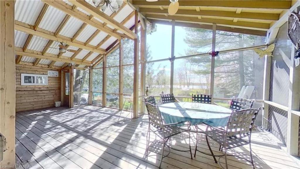 Kawartha Cottage on The Lake - With HotTub